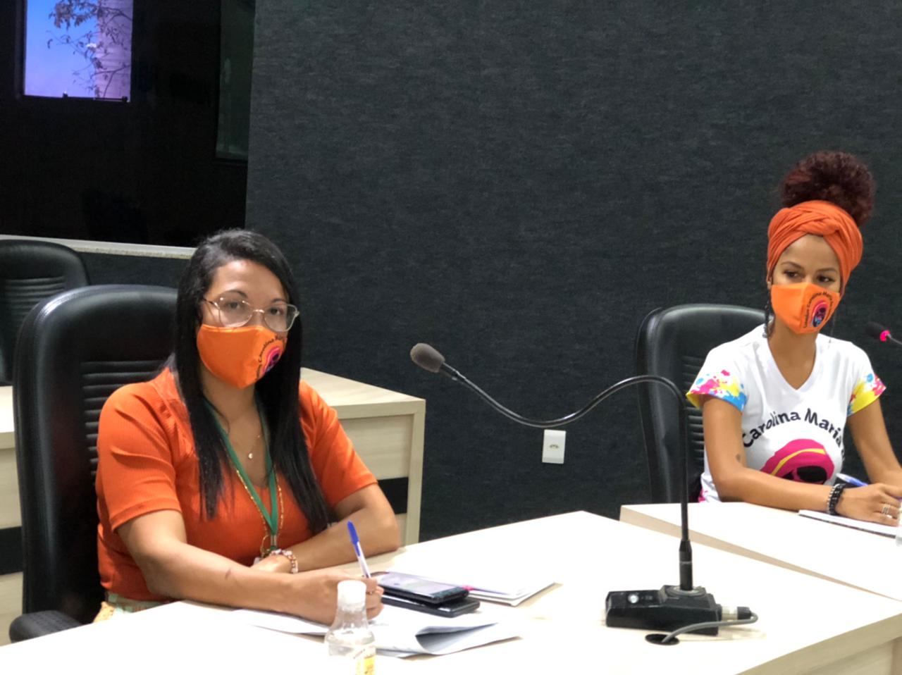 Gildácia Siqueira e Clara Lusia no I Fórum de Saúde e Educação da População Negra no Vale do São Patrício